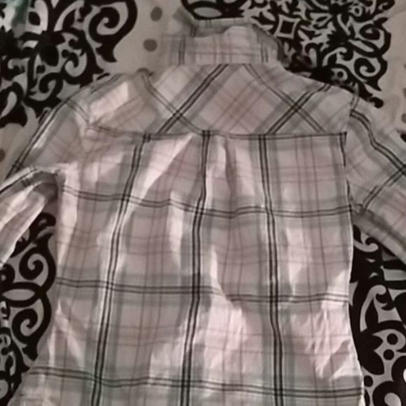 A plaid button-up long sleeve shirt - Picture 2 of 3